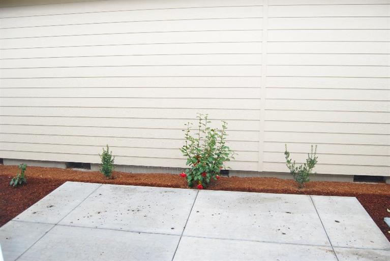1191 Boulder Ridge Street Central Point, OR 97502 - Photo 15 of 20 Side patio is covered and uncovered, pri