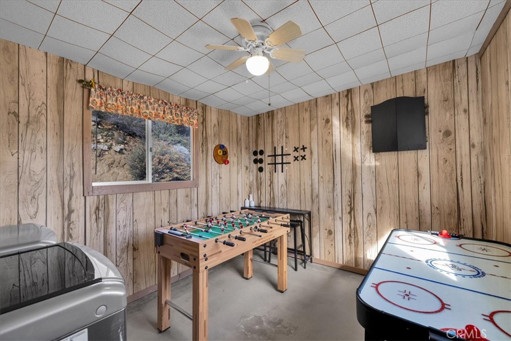 8500 South Samel Road Morongo Valley, CA 92256 - Photo 33 of 75 a room with furniture and window