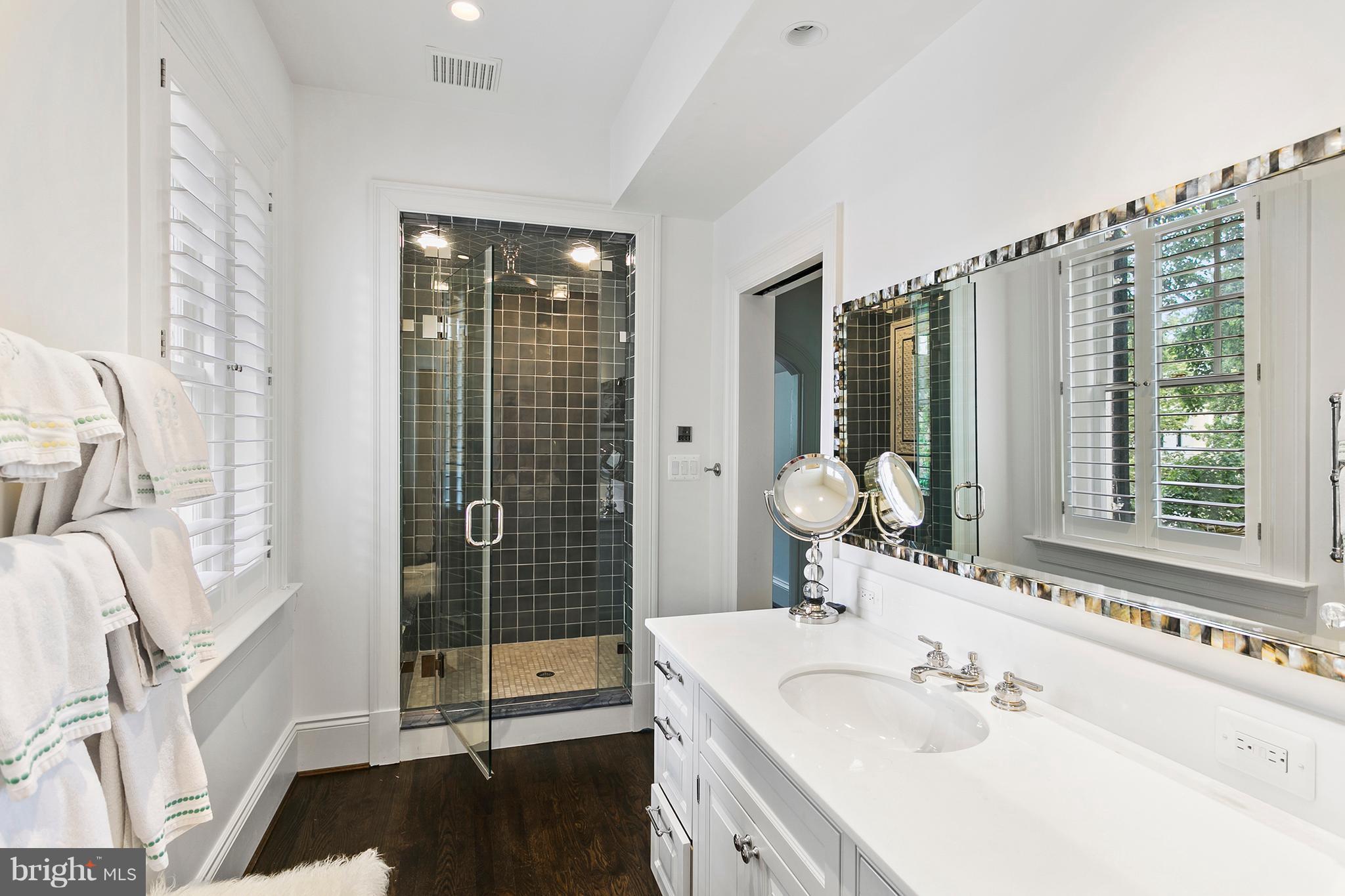 3301 N Street Northwest Washington, DC 20007 - Photo 17 of 30 Bath