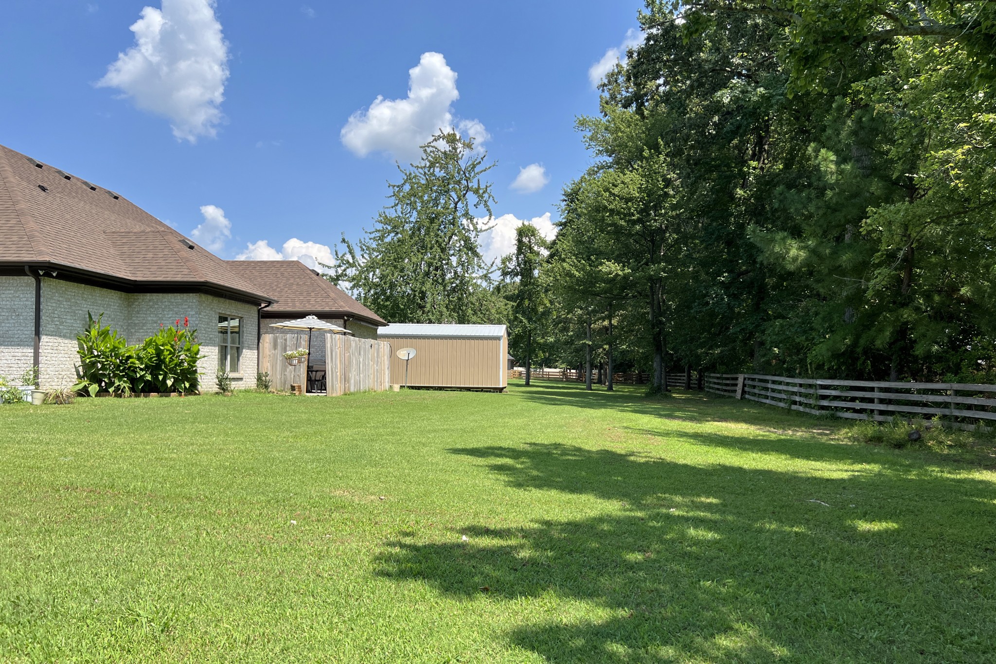 200 Poplar Street Franklin, KY 42134 - Photo 34 of 37 a house view with a garden space
