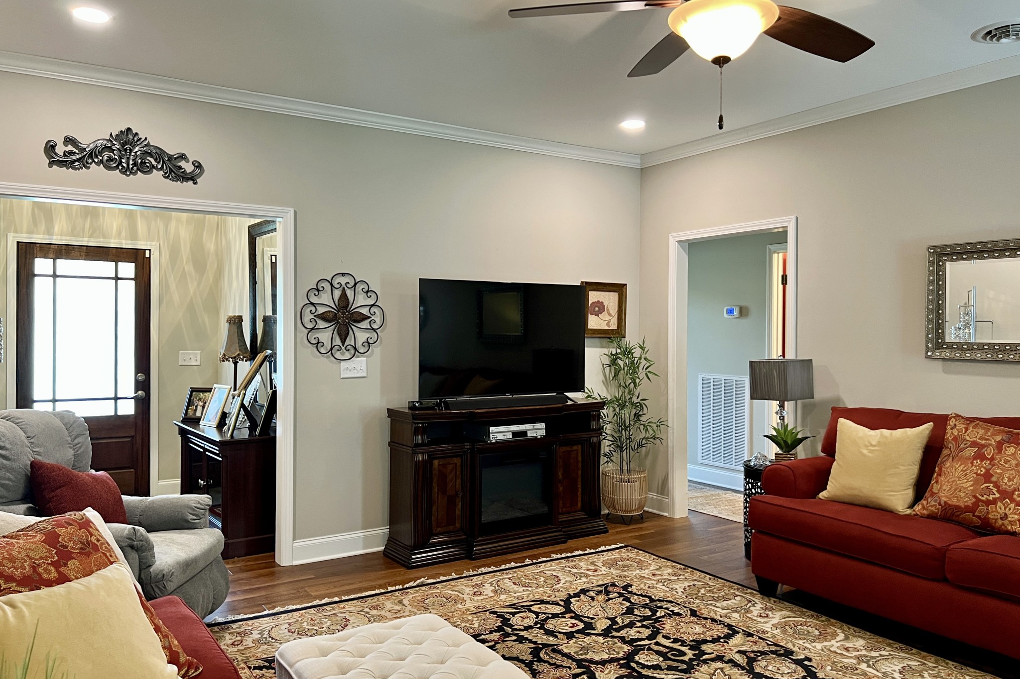 200 Poplar Street Franklin, KY 42134 - Photo 4 of 37 a living room with furniture and a flat screen tv