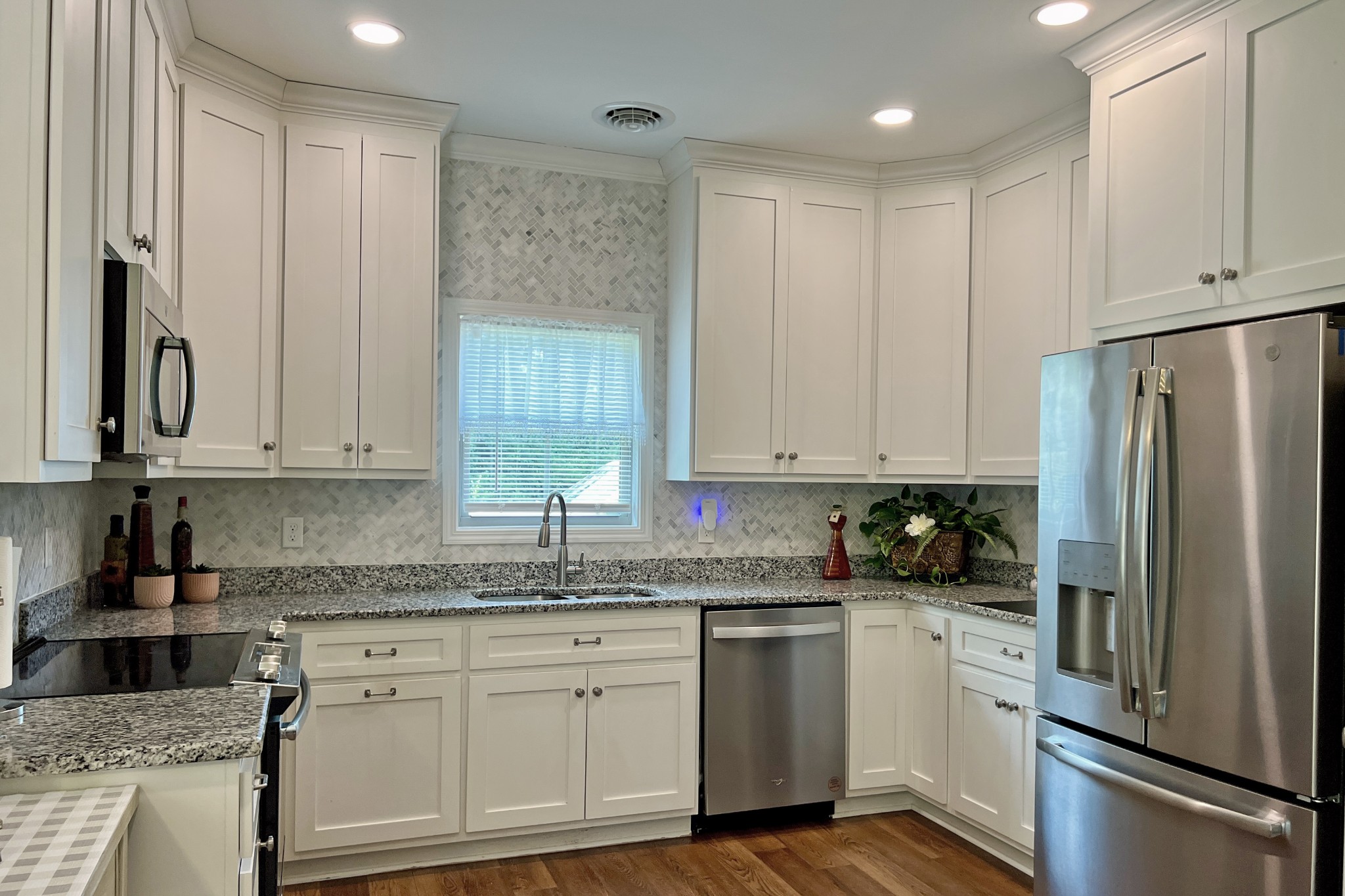 200 Poplar Street Franklin, KY 42134 - Photo 6 of 37 a kitchen with granite countertop a refrigerator sink and cabinets