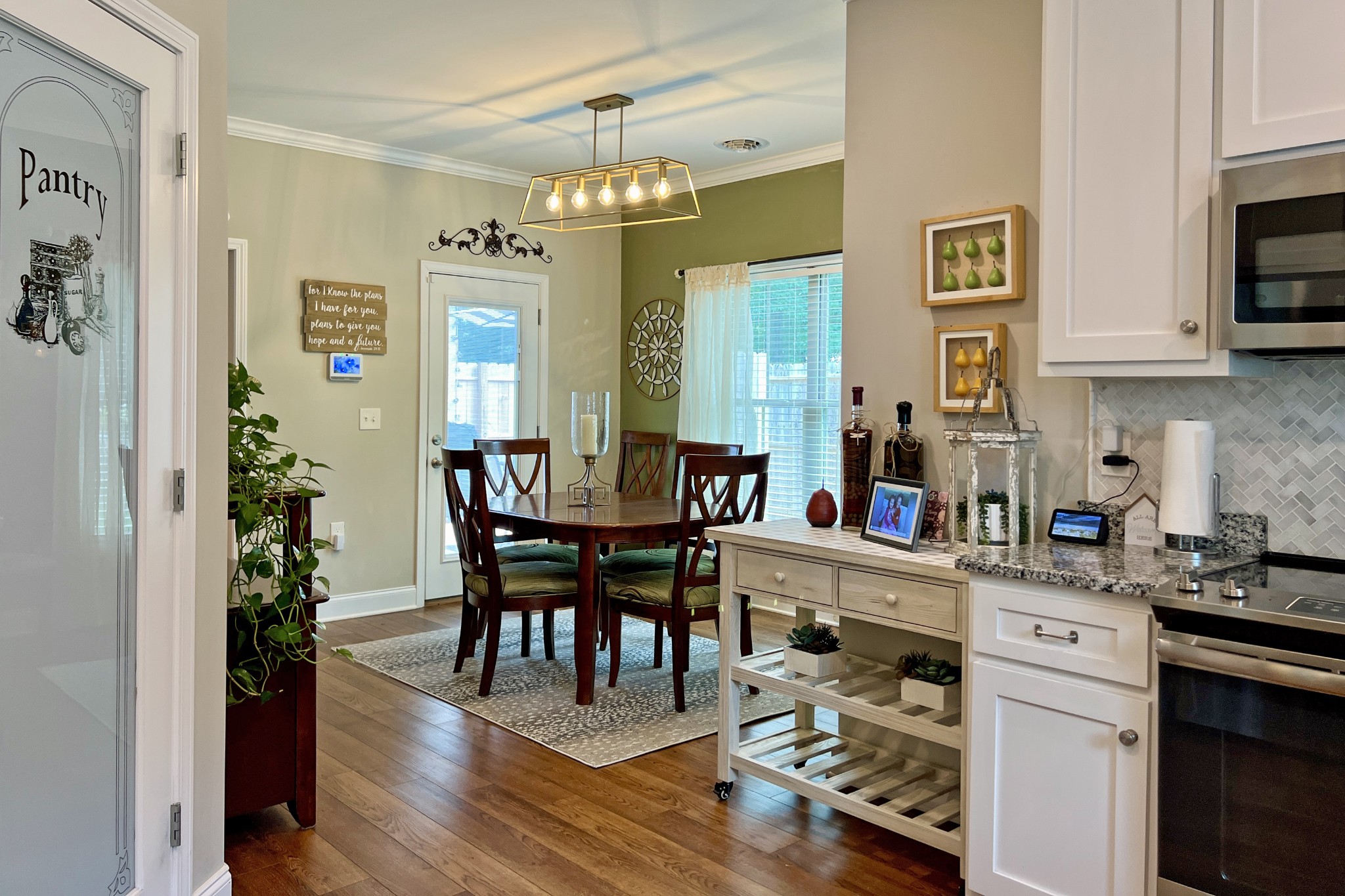 200 Poplar Street Franklin, KY 42134 - Photo 9 of 37 a kitchen with a table and chairs in it