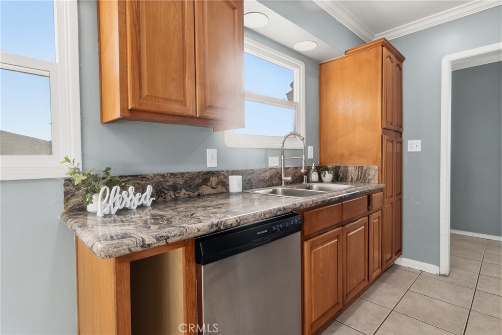 535 West Ralston Street Ontario, CA 91762 - Photo 12 of 40