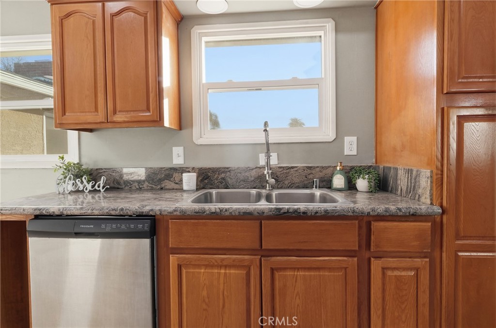 535 West Ralston Street Ontario, CA 91762 - Photo 17 of 40