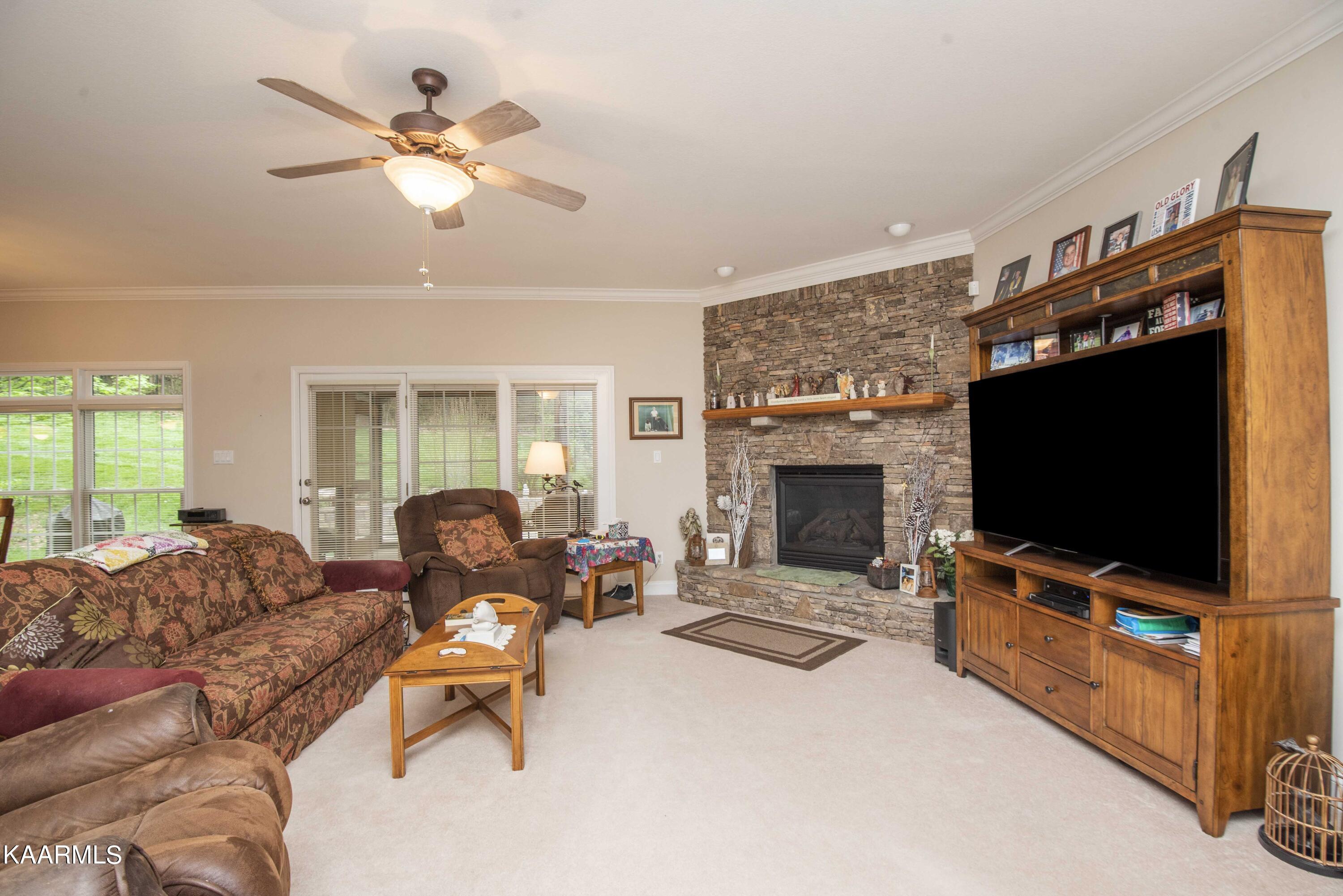 12406 Comblain Road Knoxville, TN 37934 - Photo 13 of 38 living 2_1