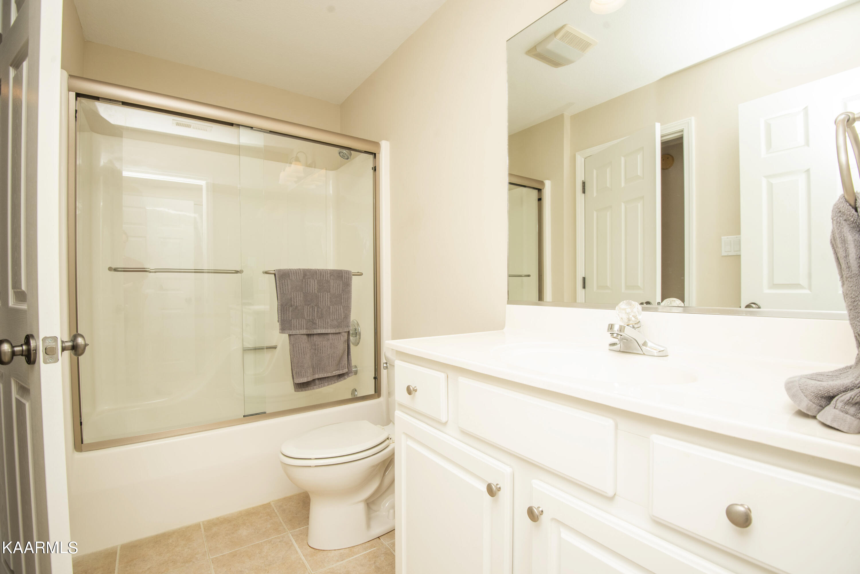 12406 Comblain Road Knoxville, TN 37934 - Photo 26 of 38 secon bath_1