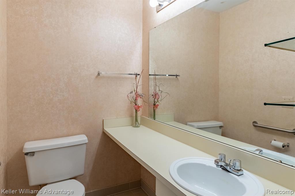 27730 Evergreen Road Lathrup Village, MI 48076 - Photo 23 of 31