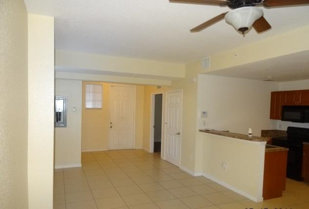 1940 Freeport Drive, Unit 5015 Riviera Beach, FL 33404 - Photo 2 of 10 Living room