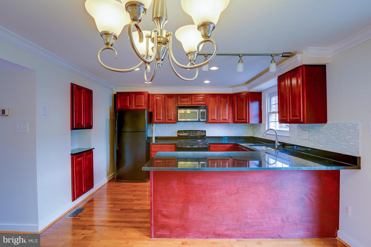 4003 Issacs Road Baltimore, MD 21220 - Photo 16 of 30 Kitchen