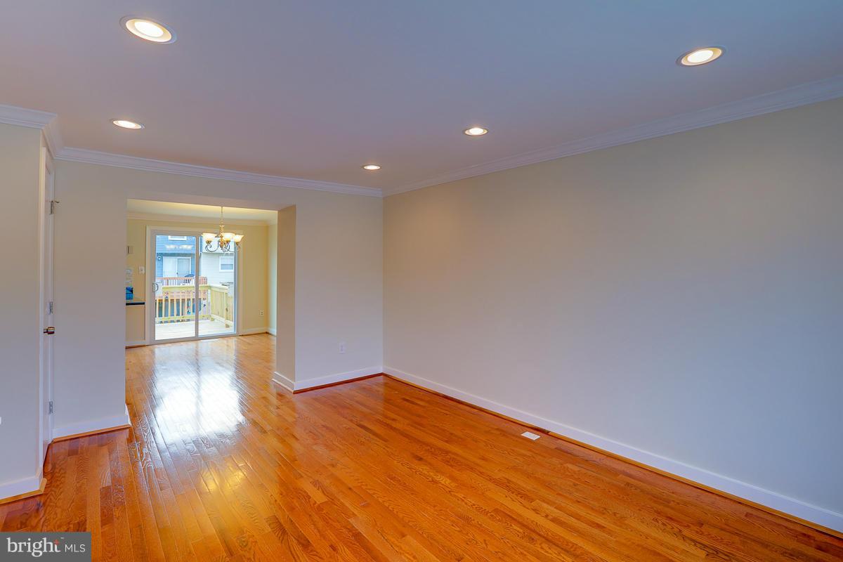 4003 Issacs Road Baltimore, MD 21220 - Photo 4 of 30 Living Room