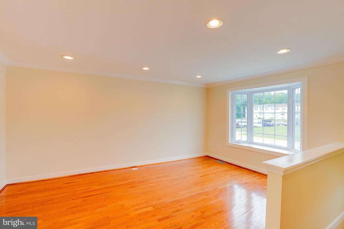 4003 Issacs Road Baltimore, MD 21220 - Photo 6 of 30 Living Room