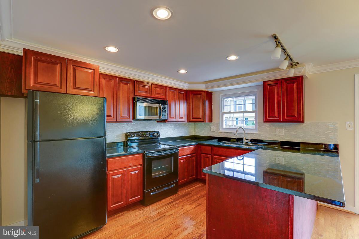 4003 Issacs Road Baltimore, MD 21220 - Photo 9 of 30 Kitchen