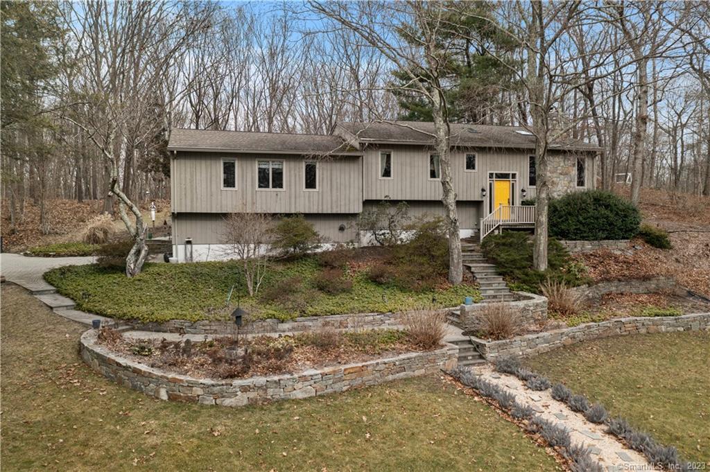 Welcome to 129 Hunters Trail in the shoreline town of Madison. The location is less than a mile from the town