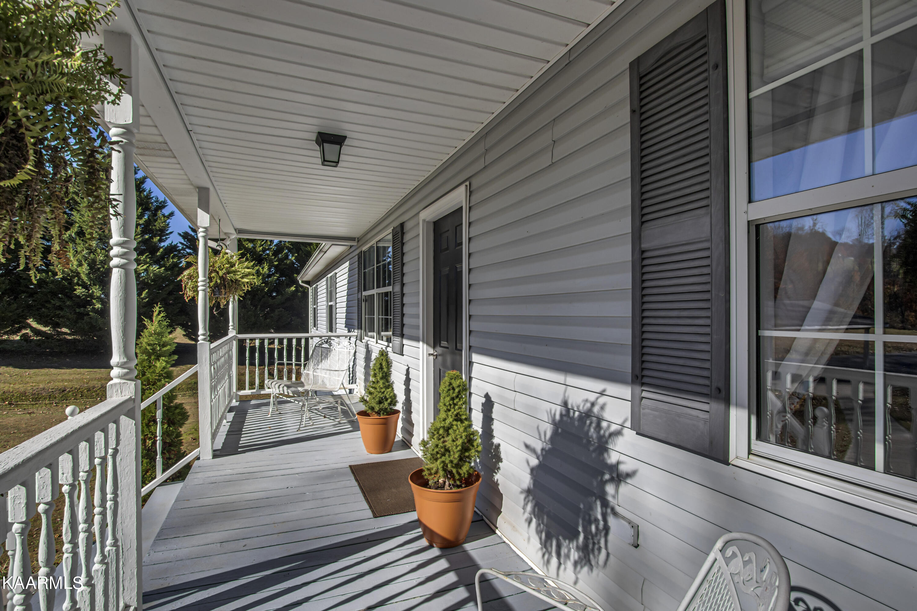 627 Brickell Ridge Road Decatur, TN 37322 - Photo 8 of 50 08_BrickellRidgeRoad_627_FrontPorch02