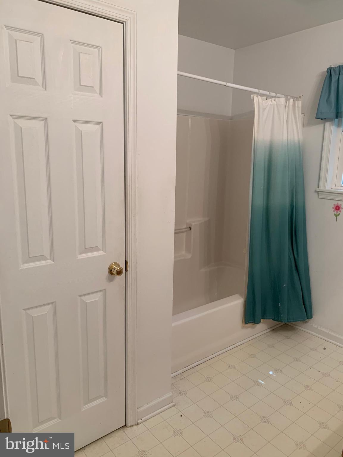 6658 Ganeys Wharf Road Preston, MD 21655 - Photo 23 of 48 UPSTAIRS HALL BATHROOM