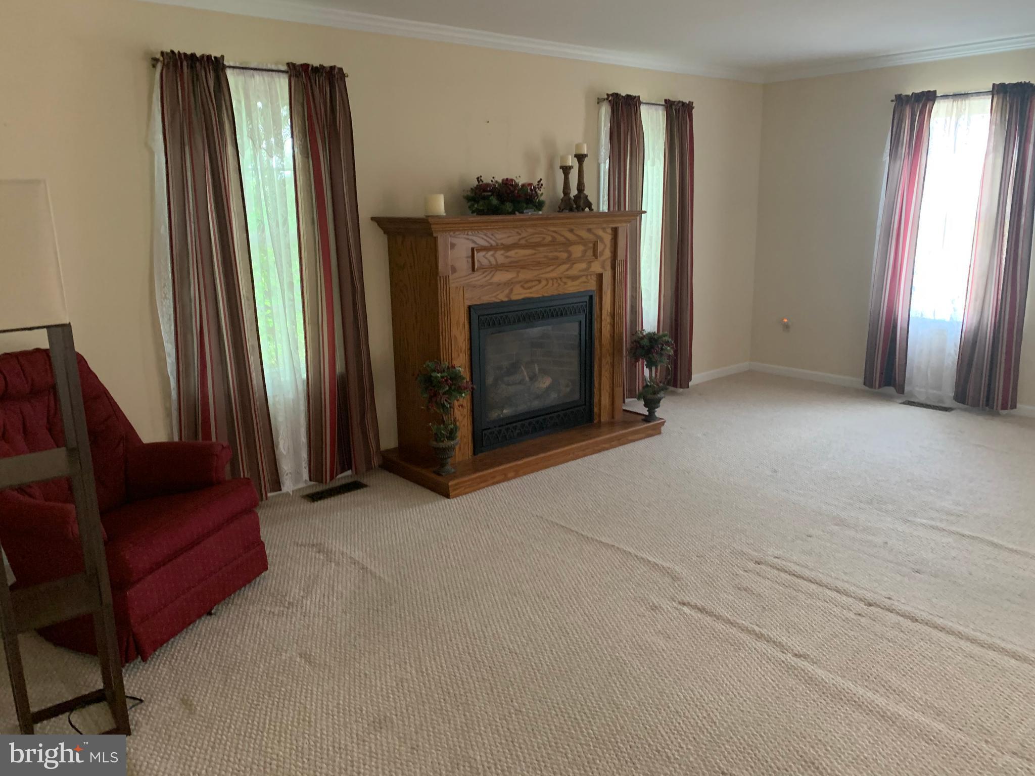 6658 Ganeys Wharf Road Preston, MD 21655 - Photo 9 of 48 LIVING ROOM