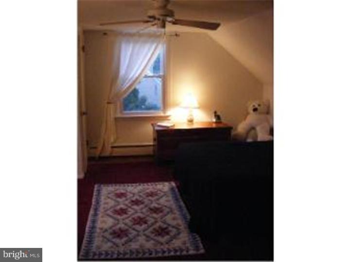 424 Suffolk Road Flourtown, PA 19031 - Photo 2 of 9 Bedroom