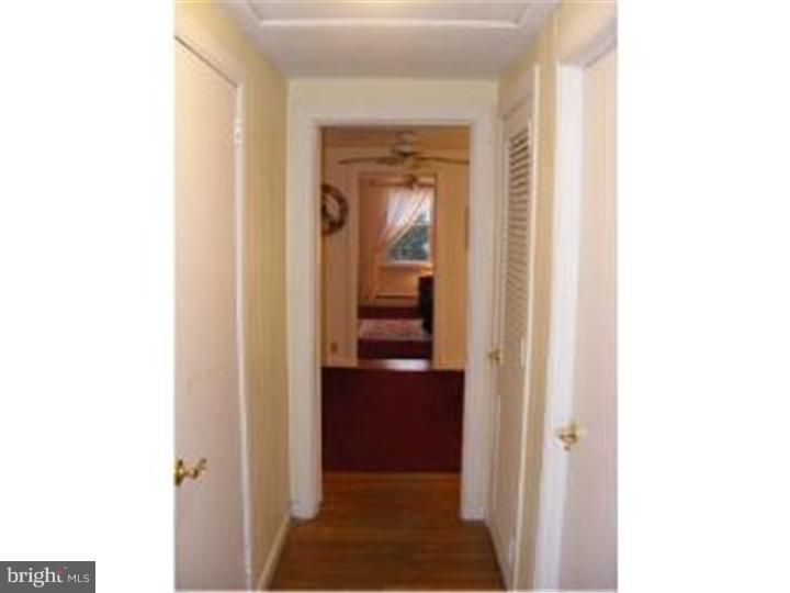 424 Suffolk Road Flourtown, PA 19031 - Photo 4 of 9 Hallway