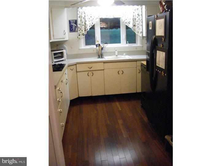424 Suffolk Road Flourtown, PA 19031 - Photo 5 of 9 Kitchen