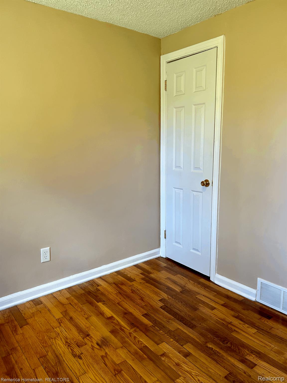 11093 White Lake Road Fenton, MI 48430 - Photo 21 of 37 Gallery Image 21