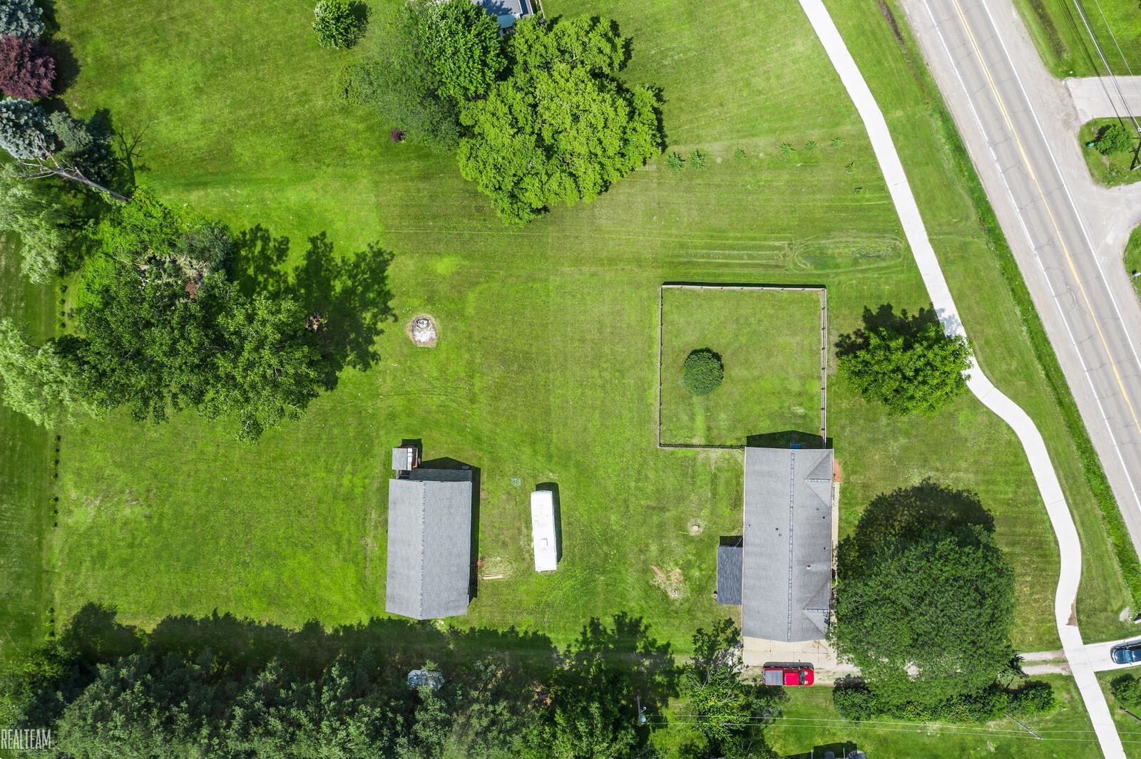 51741 Romeo Plank Road Macomb, MI 48042 - Photo 4 of 52 50116019-4.JPG