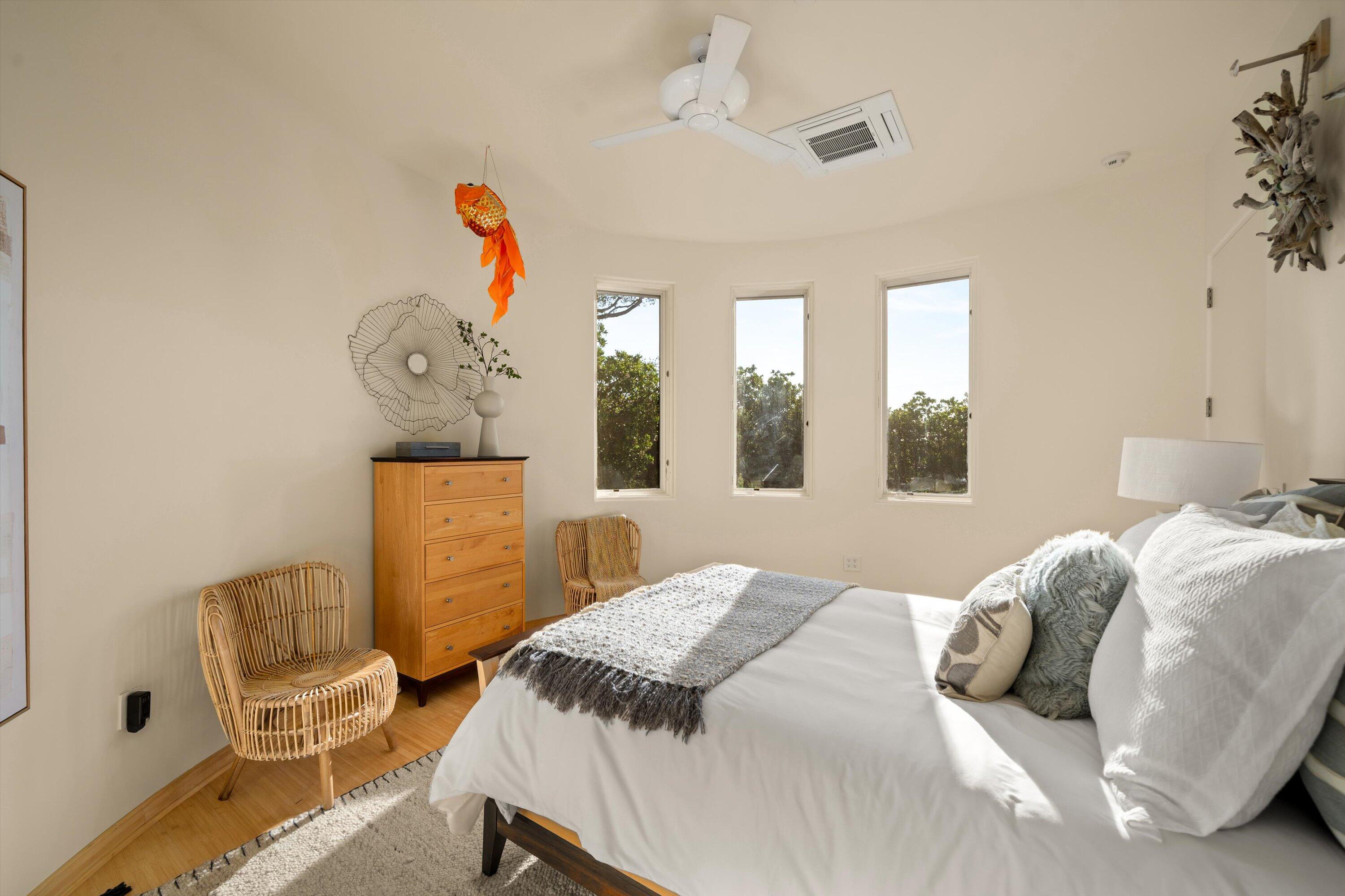 930 Monte Drive Santa Barbara, CA 93110 - Photo 33 of 50 Guest suite bedroom