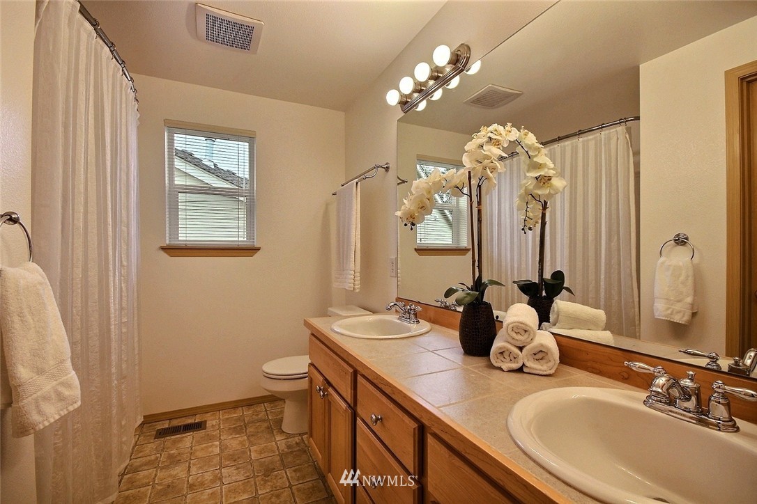 4314 Northeast 2nd Lane Renton, WA 98059 - Photo 6 of 12