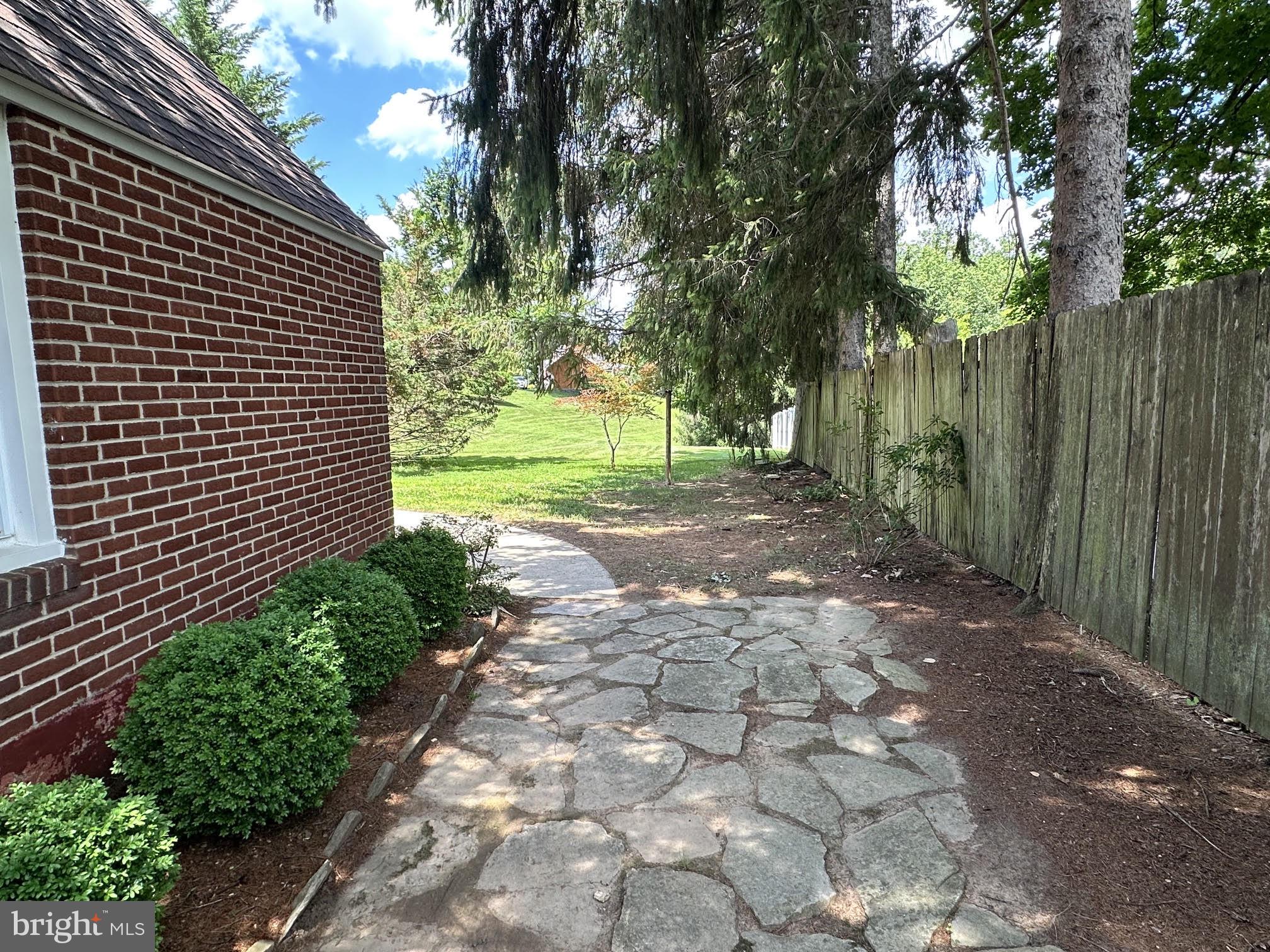 2570 Deer Park Road Finksburg, MD 21048 - Photo 8 of 14 Side yard