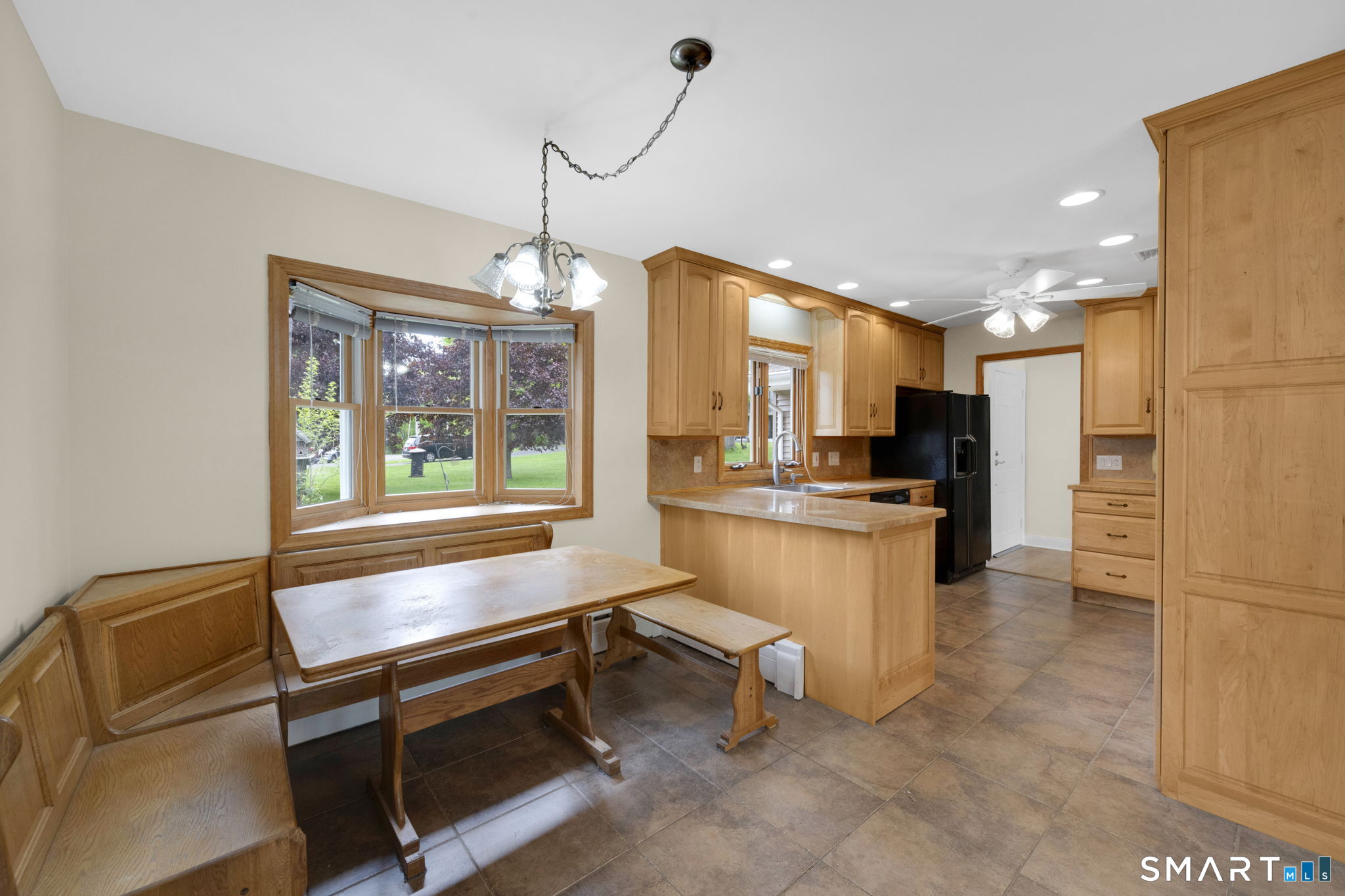 12 Unity Drive Trumbull, CT 06611 - Photo 11 of 38