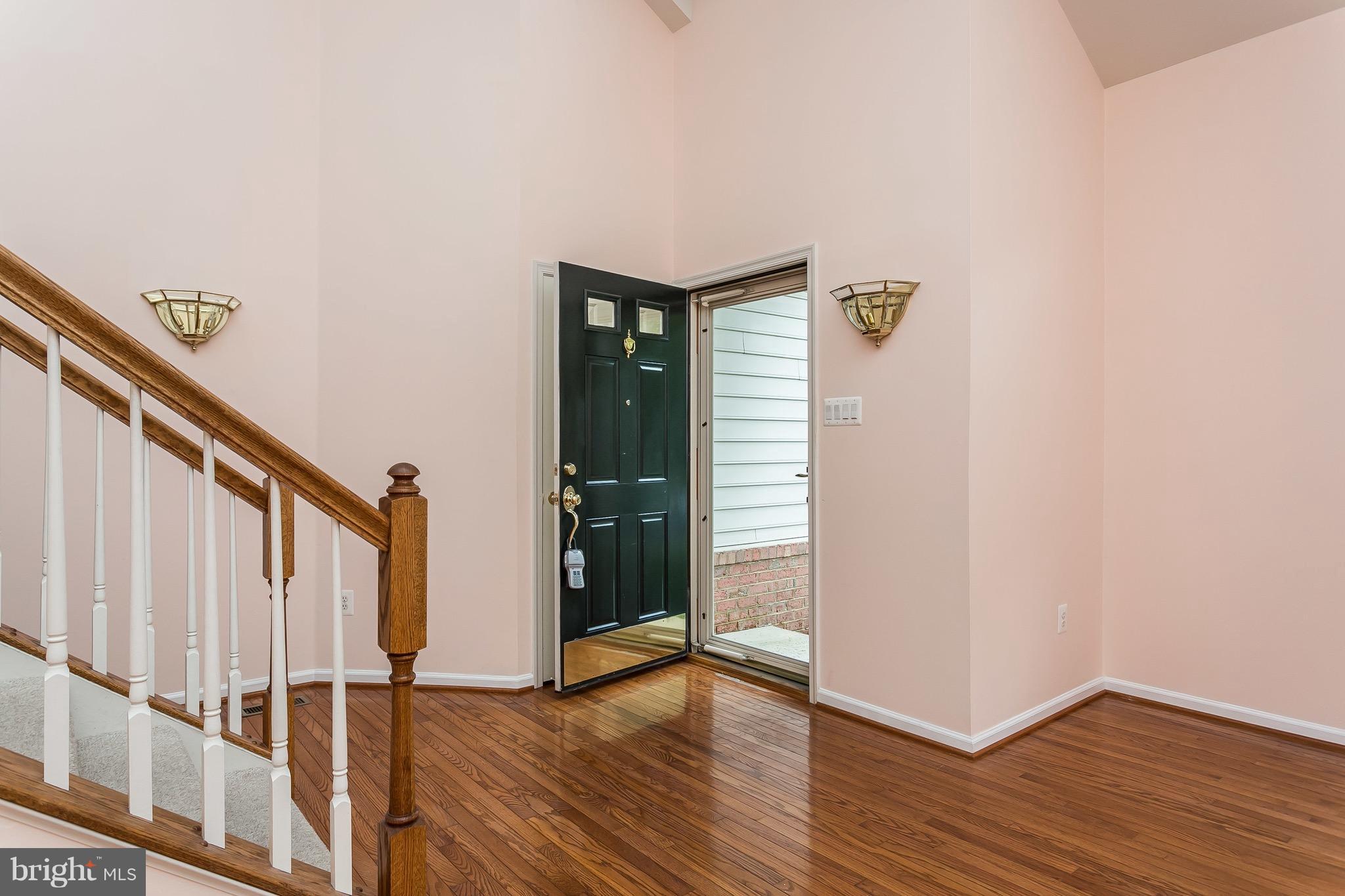 FOYER/ENTRANCE