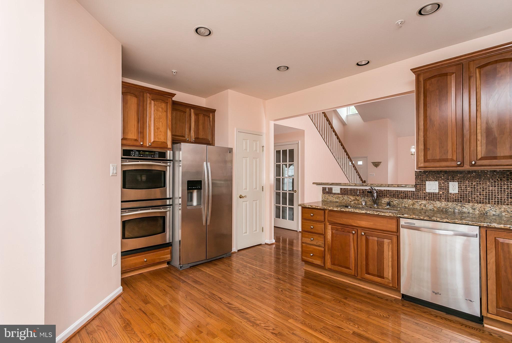 KITCHEN WITH STAINLESS APPL. AND GRANITE