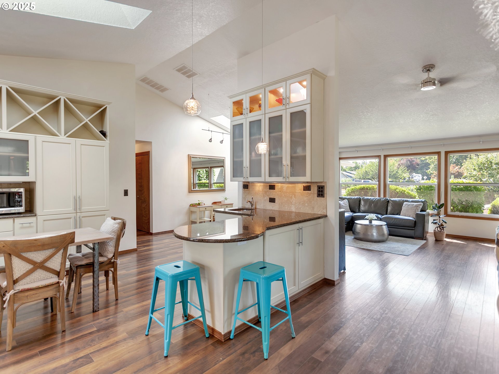 29385 Southwest Teton Way Wilsonville, OR 97070 - Photo 17 of 48 Wet Bar