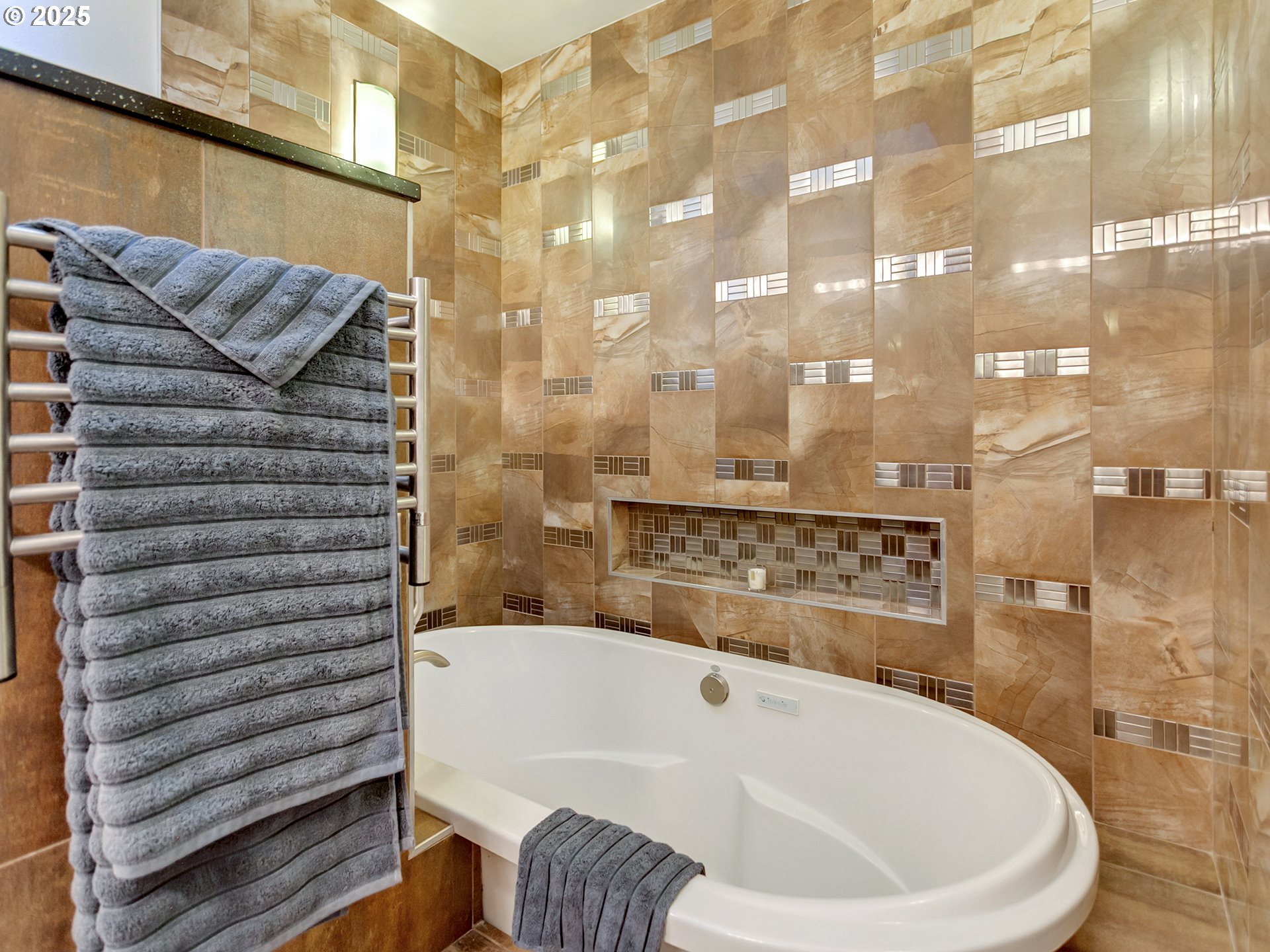 29385 Southwest Teton Way Wilsonville, OR 97070 - Photo 24 of 48 Jacuzzi