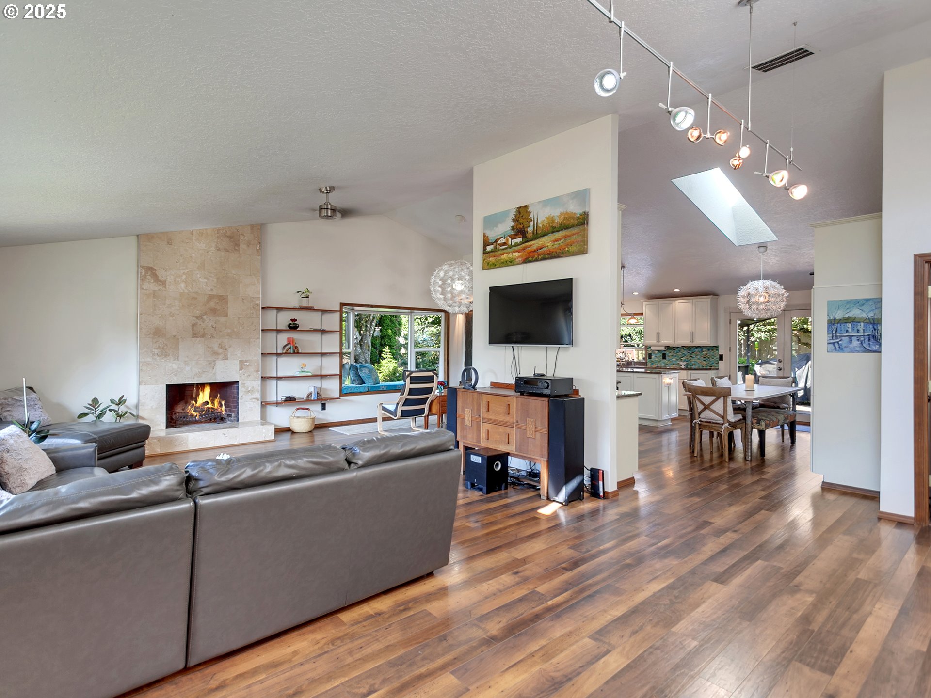 29385 Southwest Teton Way Wilsonville, OR 97070 - Photo 10 of 48 Living Room