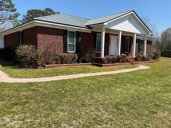 $450,000 | 22 10 Lake Drive, DeFuniak Springs, FL 32433