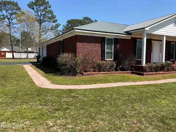 $450,000 | 22 10 Lake Drive, DeFuniak Springs, FL 32433