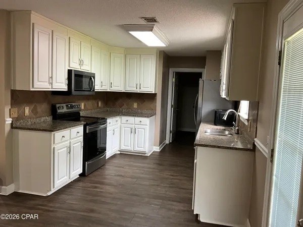 $450,000 | 22 10 Lake Drive, DeFuniak Springs, FL 32433