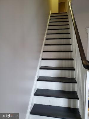 914 Ellsworth Street Philadelphia, PA 19147 - Photo 4 of 14 a view of entryway