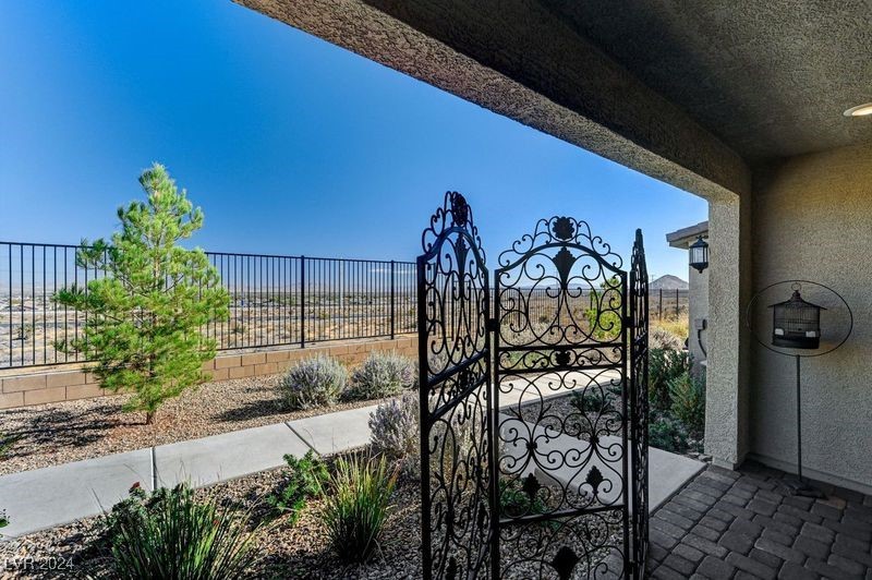 6176 Rathbone Street Las Vegas, NV 89166 - Photo 4 of 46