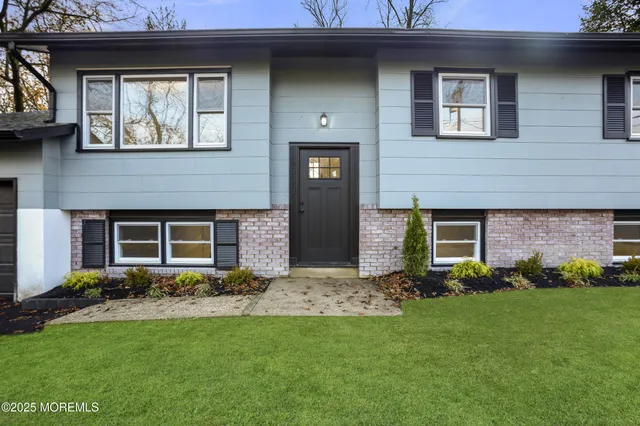 $559,000 | 1599 Woodcrest Drive, Toms River, NJ 08753