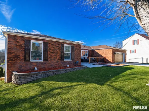 $319,900 | 2213 Cordova Court, Pekin, IL 61554