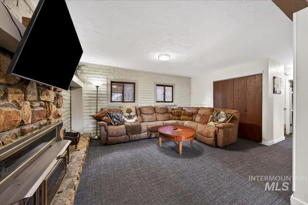 $749,900 | 115 Par Drive, Cascade, ID 83611