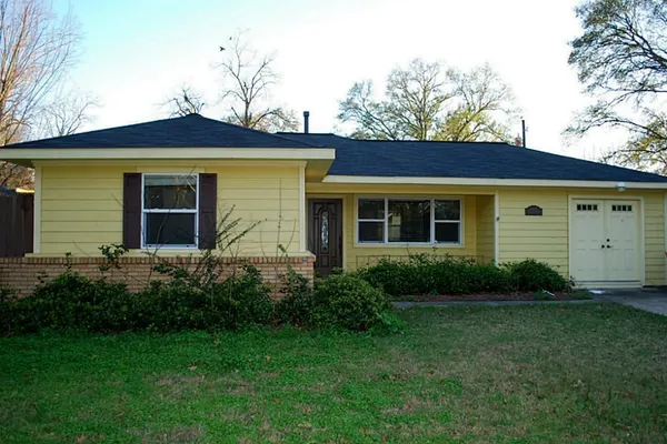 $1,900 | 6611 Housman, Houston, TX 77055