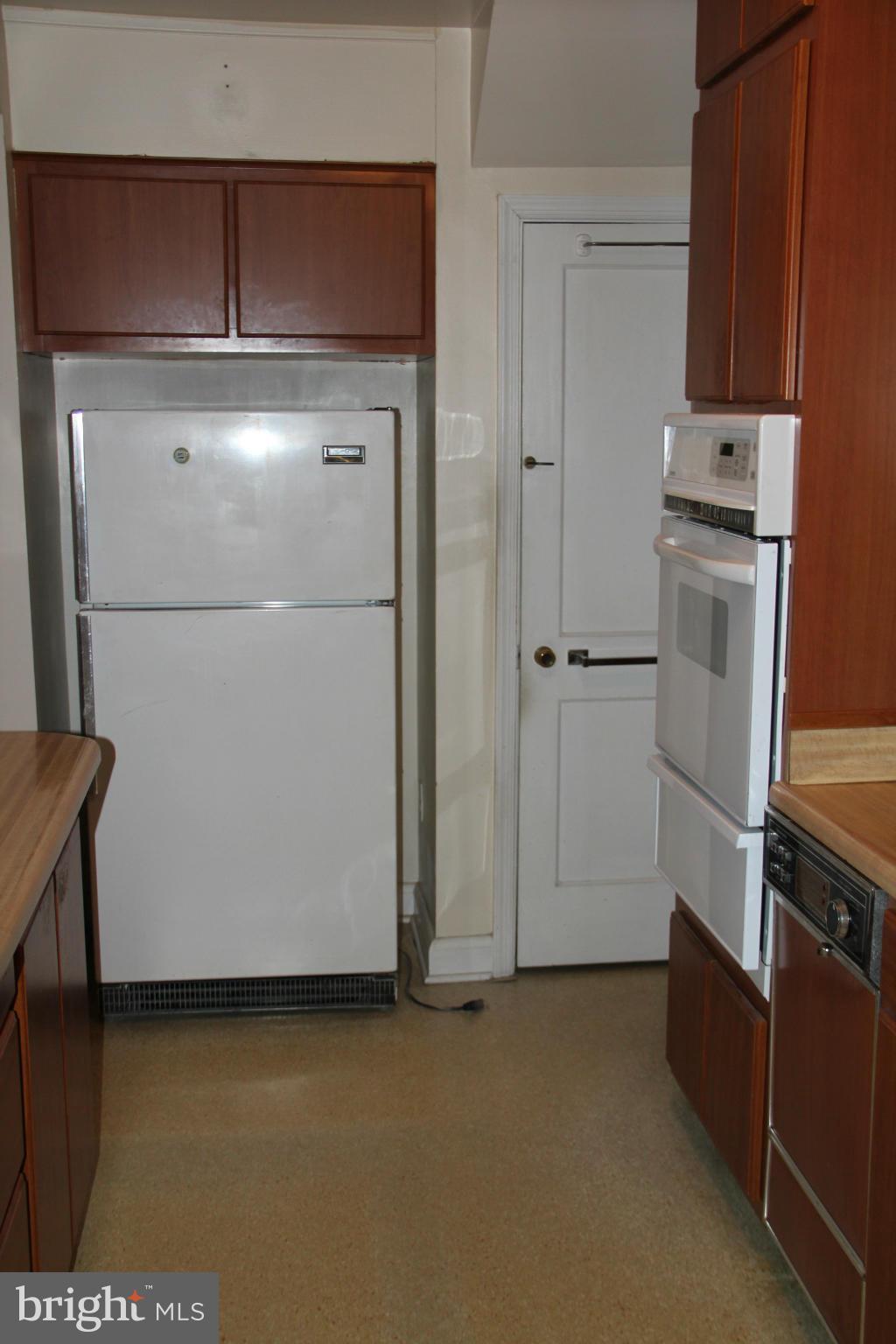 2108 Vailthorn Road Baltimore, MD 21220 - Photo 11 of 22 Kitchen