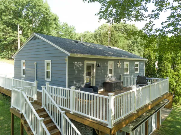 $329,900 | 5375 Paradise Drive, Reading, MI 49274