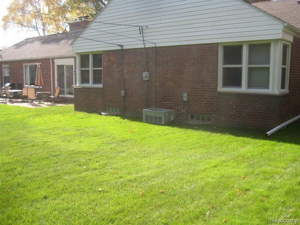 466 Lexington Road Grosse Pointe, MI 48236 - Photo 14 of 16 023.JPG