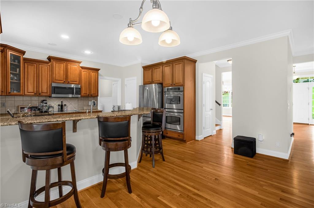 8916 Grove Park Drive Oak Ridge, NC 27310 - Photo 11 of 29 Kitchen with appliances