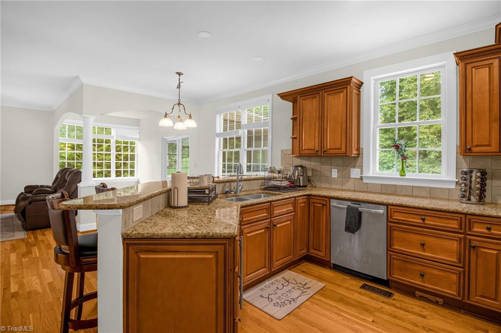 8916 Grove Park Drive Oak Ridge, NC 27310 - Photo 12 of 29 Kitchen and breakfast area