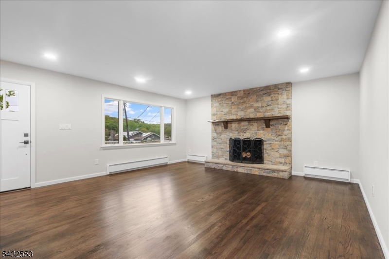 8 Cove Road Hopatcong, NJ 07843 - Photo 12 of 38